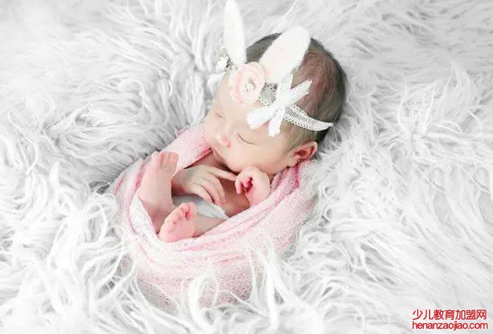 新生儿出现打嗝该怎么办?