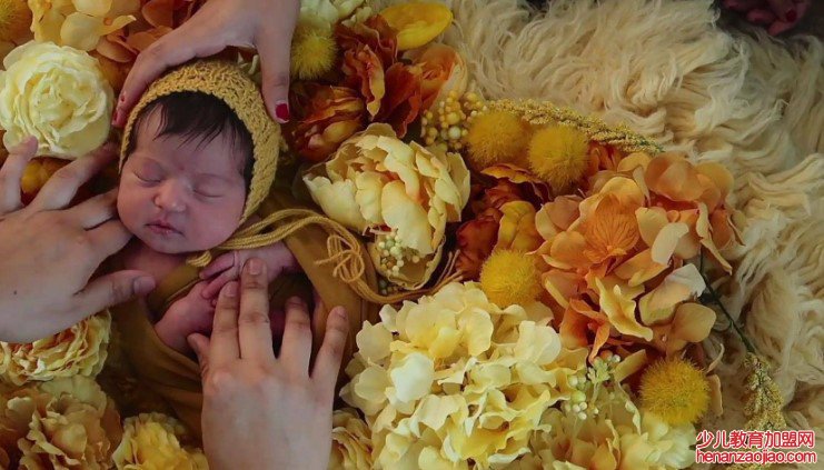 新生儿出现打嗝该怎么办?