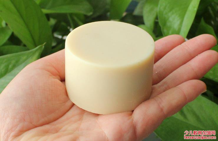 皮肤出现干燥是什么原因？