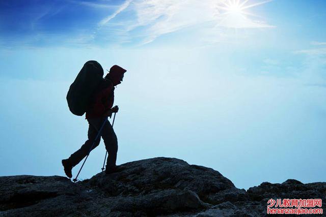 户外小白徒步需要买什么装备?