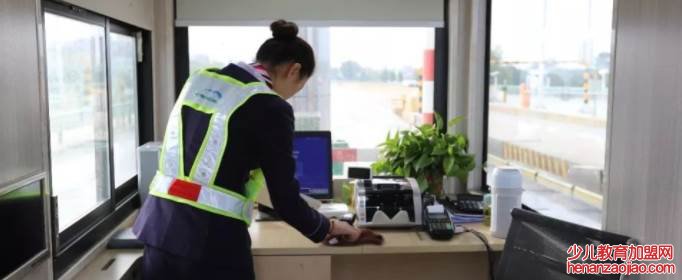 收费站收费员是公务员吗?