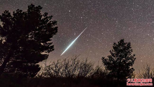 双子座流星雨在哪个方向出现？