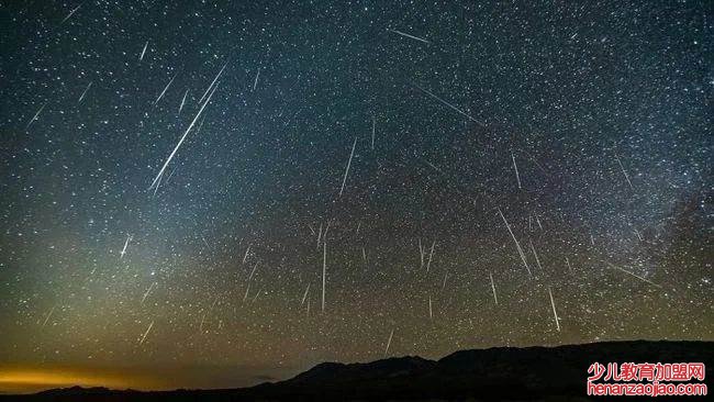 双子座流星雨在哪个方向出现？