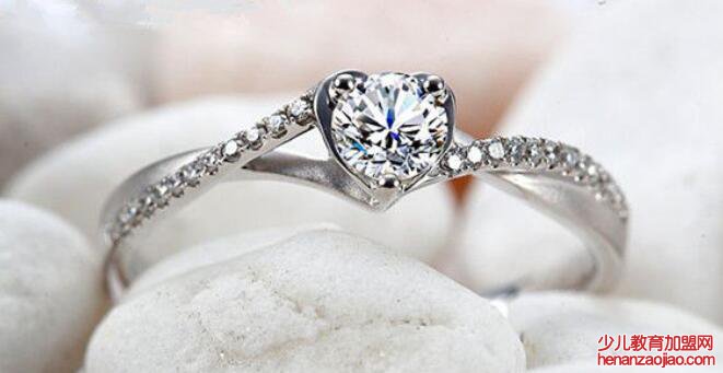 钻戒怎么选