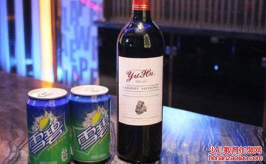 红酒兑雪碧可以吗