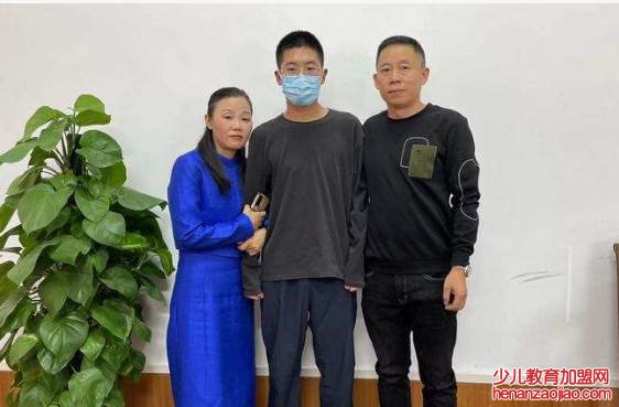 孙卓养父母家境怎样?