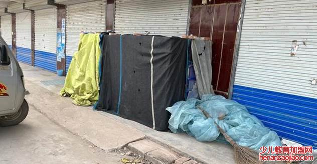 孙卓养父母家境怎样?