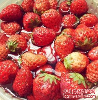 草莓怎么清洗比较干净?