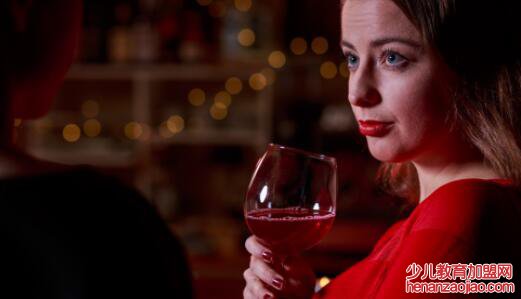 女人喝红酒的好处