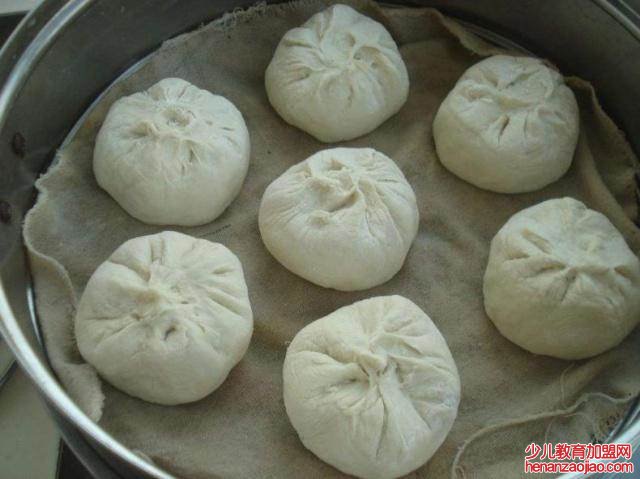 包子蒸熟后为什么会塌？