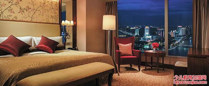 情侣住酒店一个身份证可以吗？