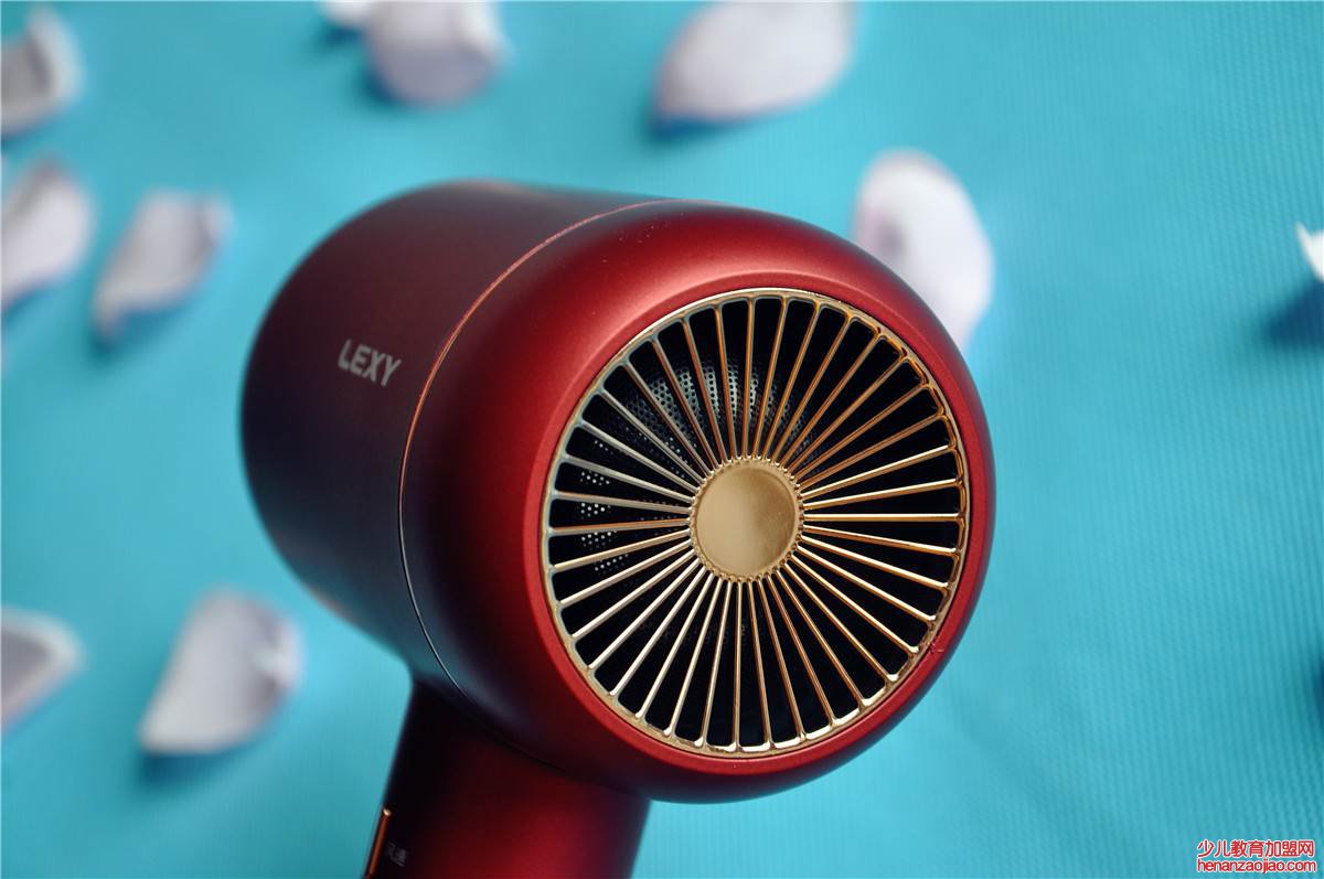 电吹风的正确接线方法是什么？