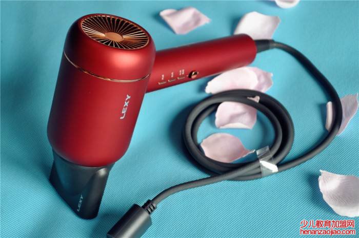 电吹风的正确接线方法是什么？