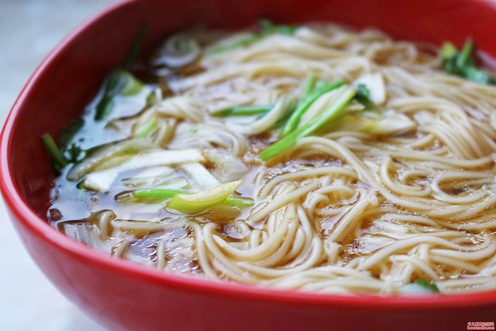 面条加入什么调料最好吃?