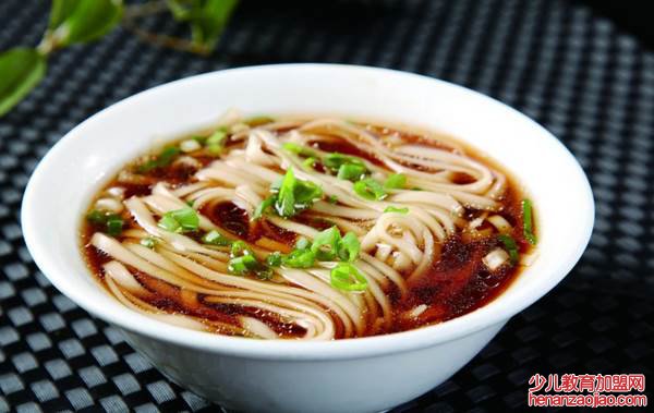 面条加入什么调料最好吃?