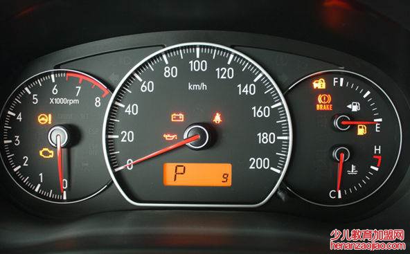 汽车故障灯红色扳手怎么消除?