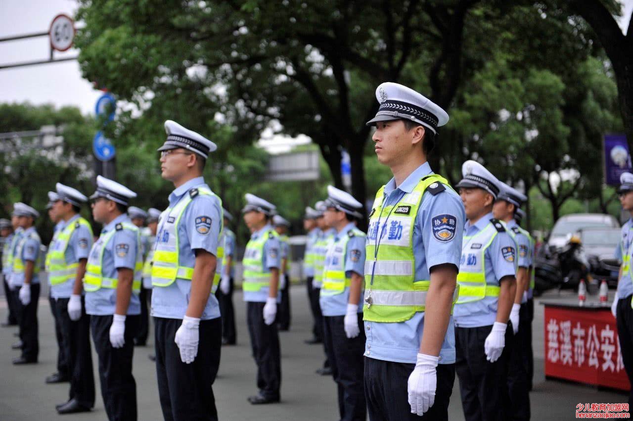 辅警考民警需要什么条件？