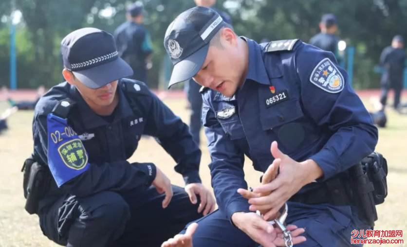 辅警考民警需要什么条件？