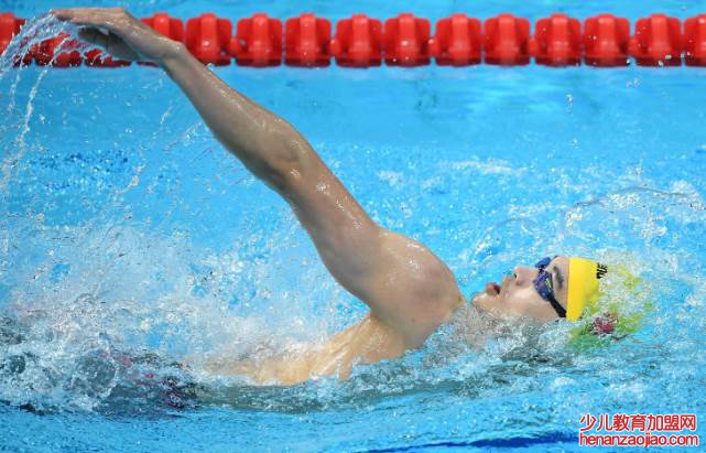 哪种泳姿女生游最美？