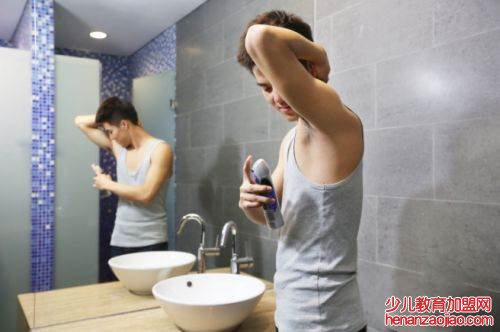 喷雾和走珠哪个持久？