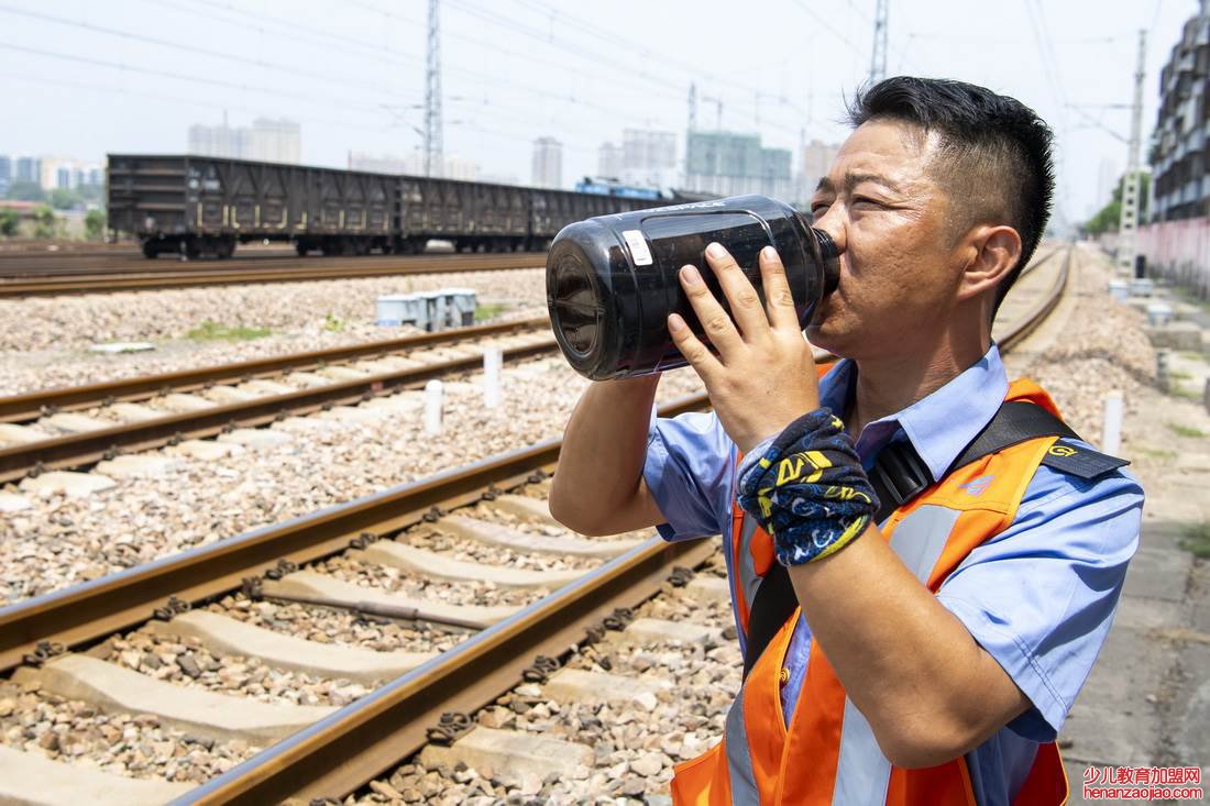 铁路正式工收入高吗？