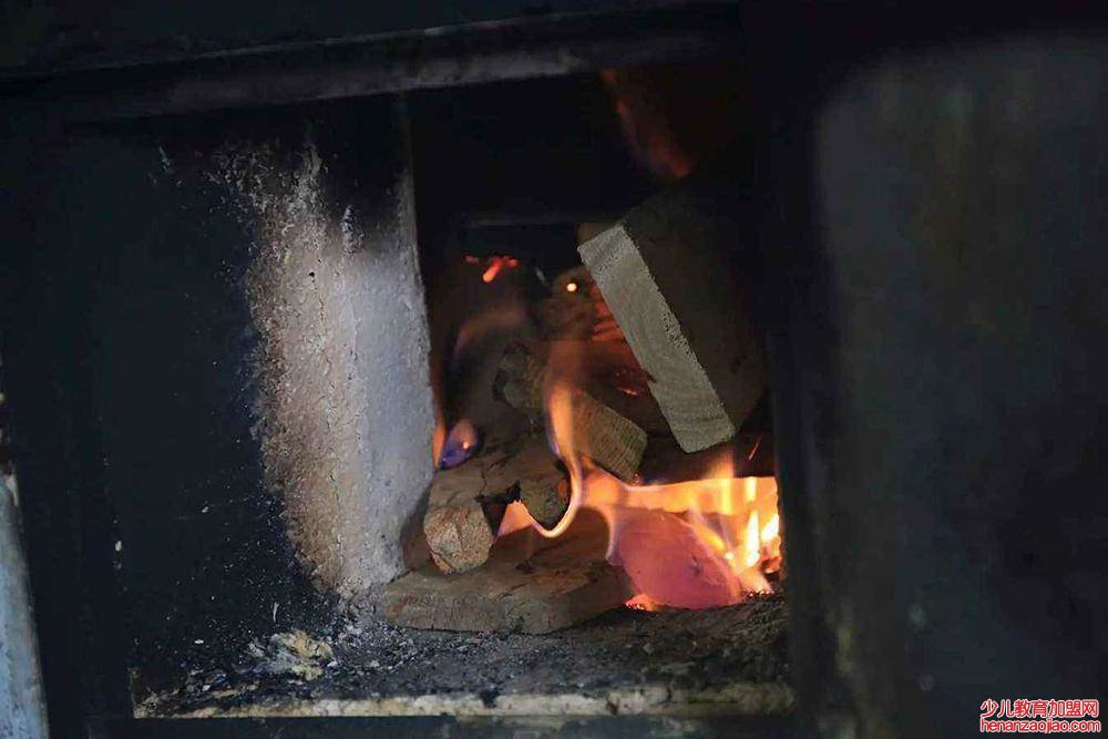 百草霜烤猪肝的方法是什么？