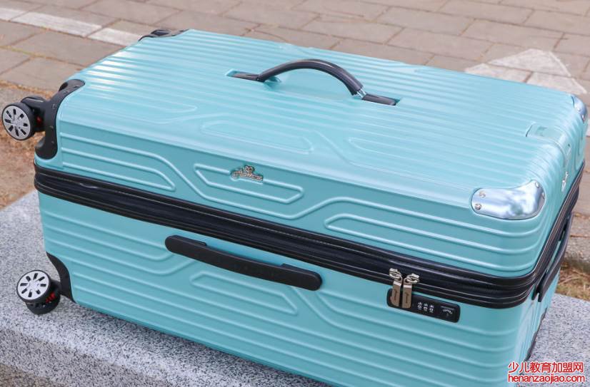 按扣式行李箱怎么改密码?