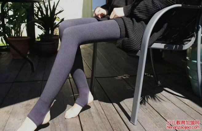 男的可以穿踩脚连裤袜吗?