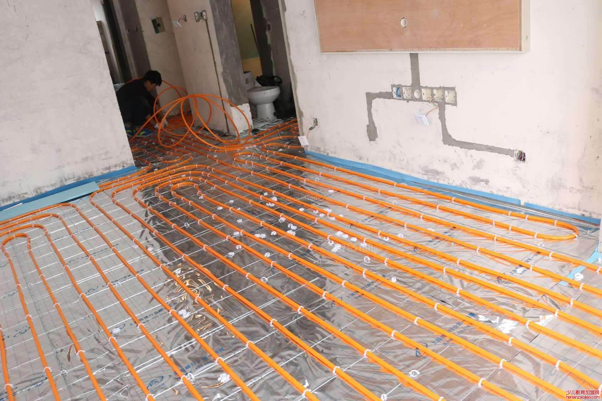 地暖不热怎么放水才能热？