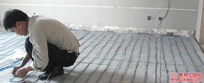 地暖不热怎么放水才能热？