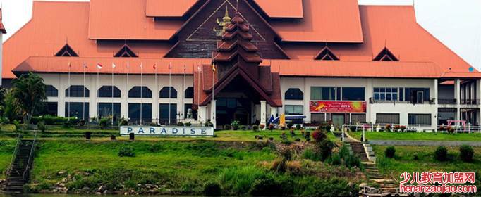 我国云南新疆紧邻哪两大制毒产地?