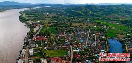 我国云南新疆紧邻哪两大制毒产地?