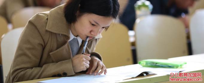 考公务员超吃香十大专业是什么？