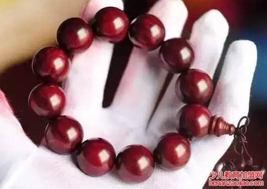 小叶紫檀手串怎么盘玩和保养?