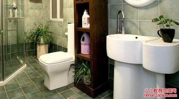 厕所修在房子的什么地方最好？