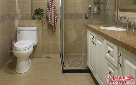 厕所修在房子的什么地方最好？