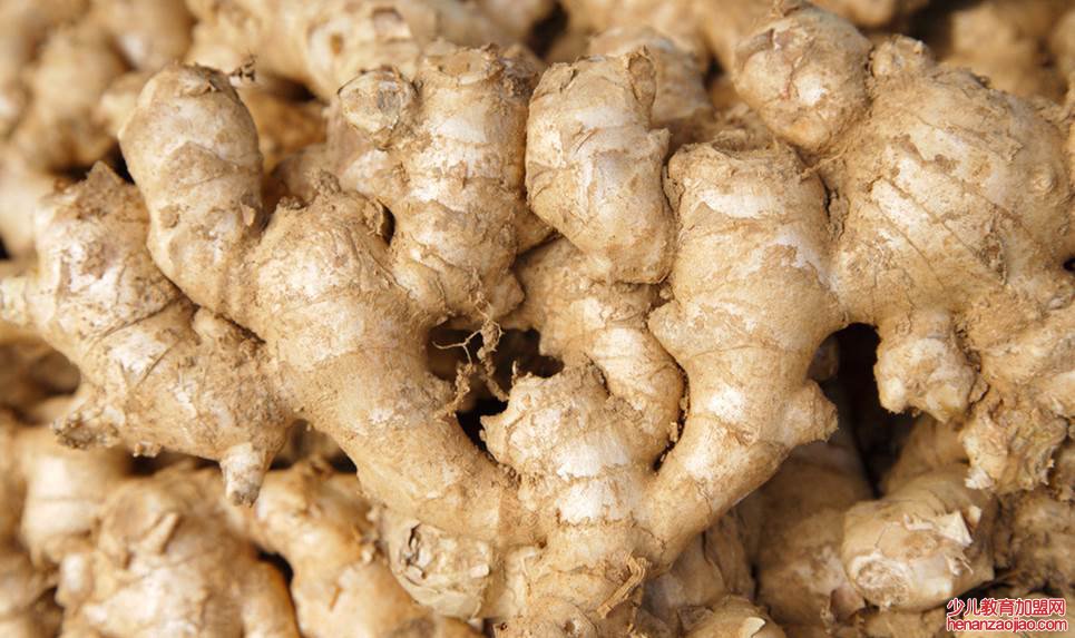 晚上吃姜赛砒霜是真的吗？