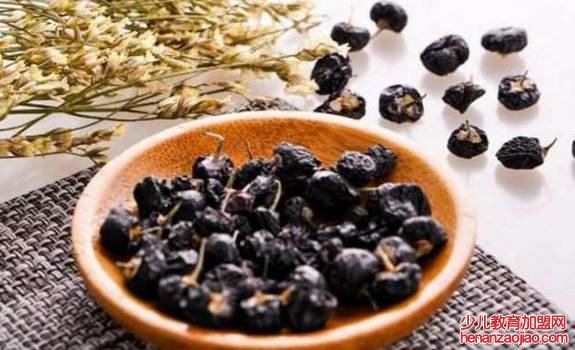 黑枸杞和红枸杞有什么区别?哪个好?