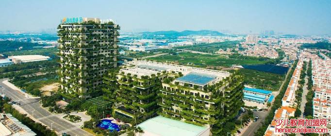 中国第一女首富是谁？