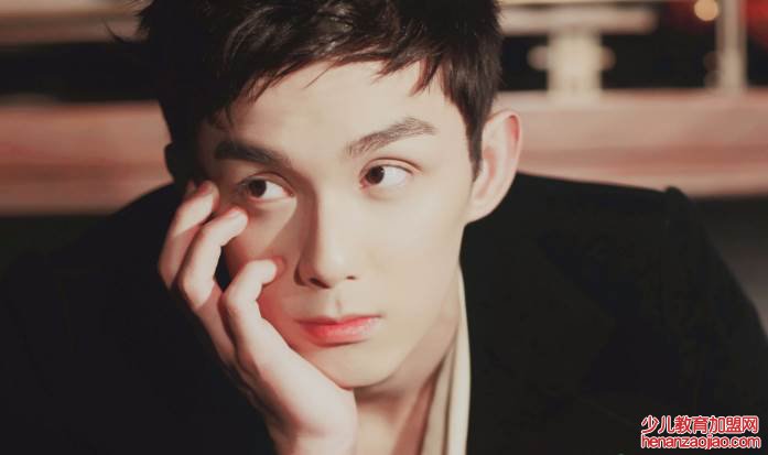 吴磊的父亲是谁？