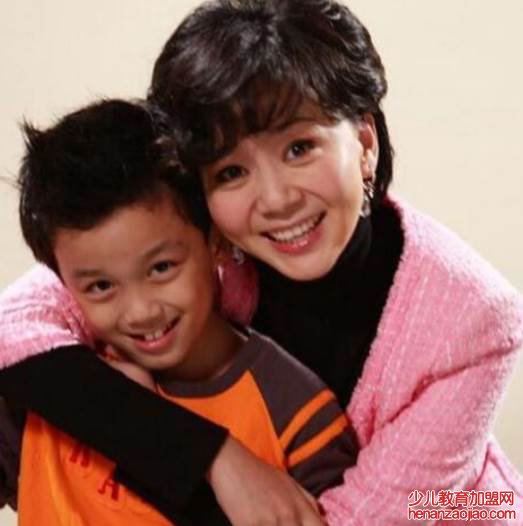 吴磊的父亲是谁？