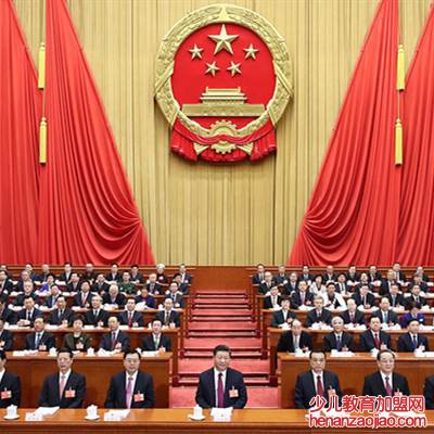 人民代表大会由什么产生？