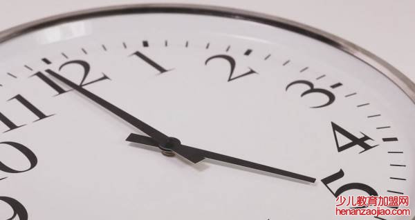 中国和英国的时差是几个小时?