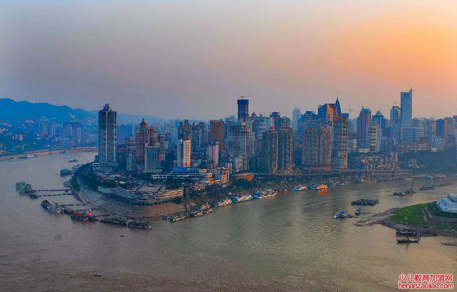 中国的“雾都”是指哪个城市？