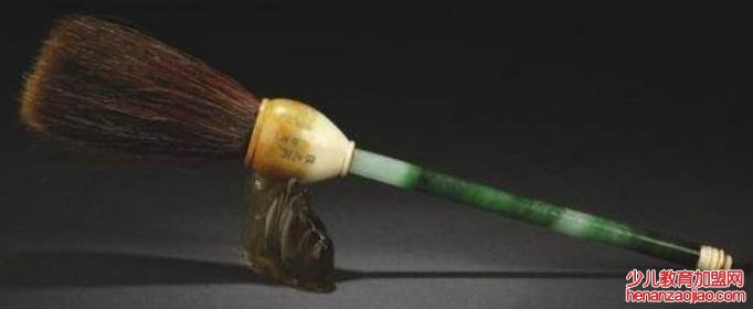 “文房四宝”中的毛笔是谁发明的？