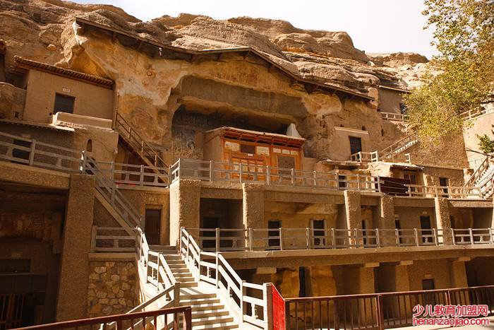 敦煌旅游景点在哪个省哪个市?