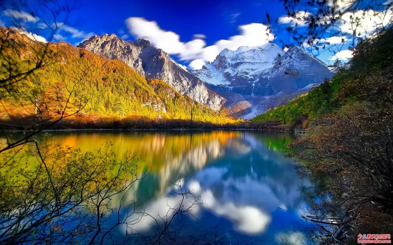 稻城亚丁哪个季节最美？