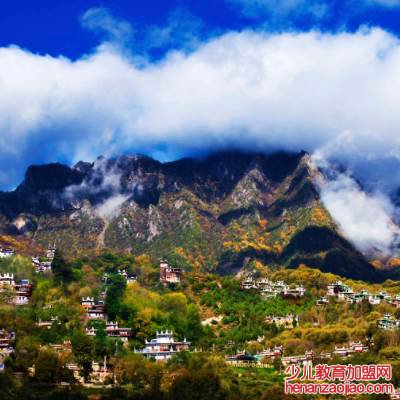 稻城亚丁哪个季节最美？