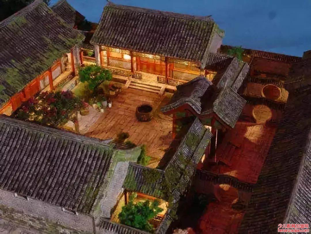 北京四合院的大门一般开在哪个角上？