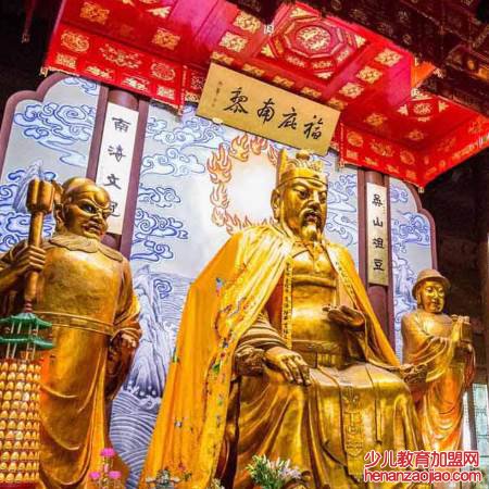 “城隍庙”的“城隍”是什么意思？